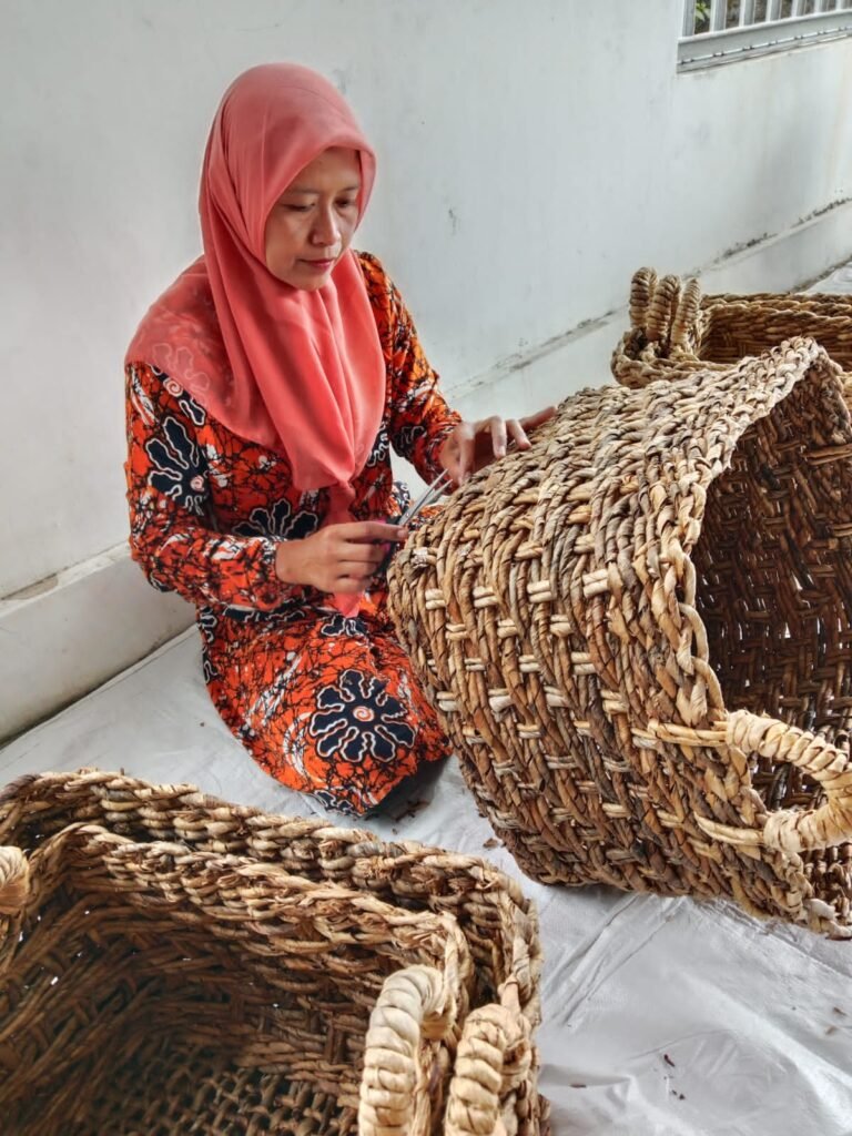 Artisan of Agrominafiber Handicraft, BUILD 2025 Cohort.